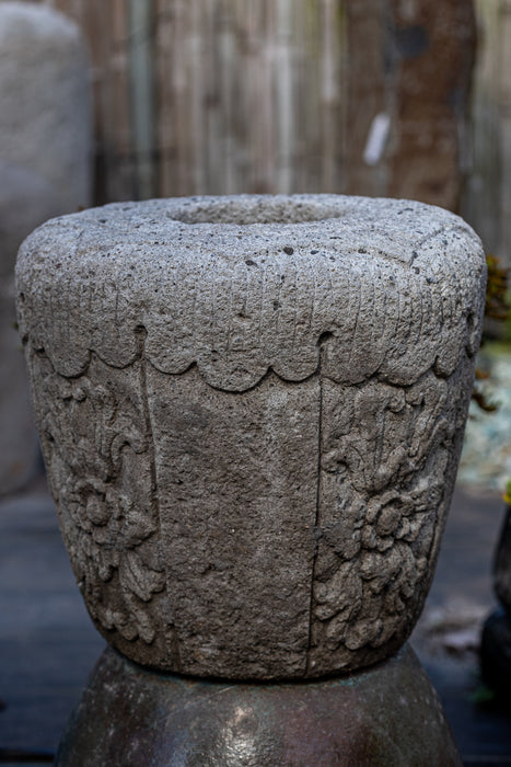 Paros Chain Pot Round Carved